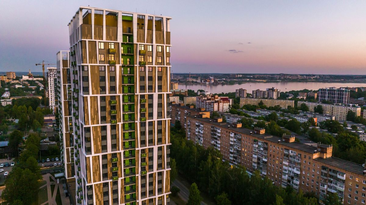 Панорама на город и набережную