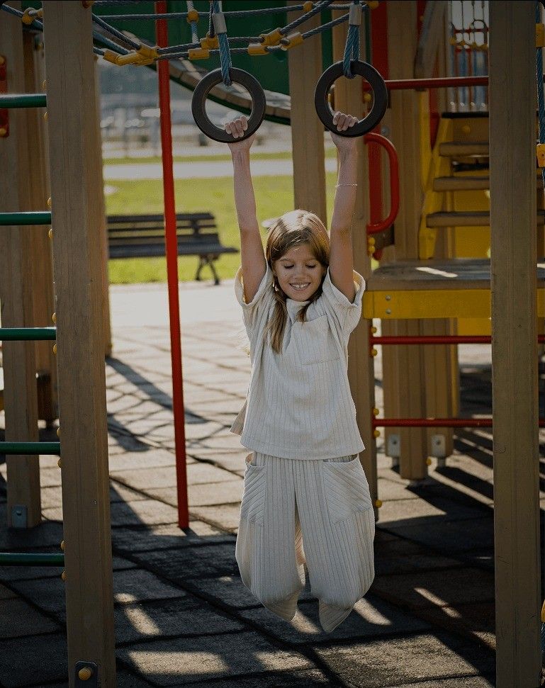 Современная детская площадка