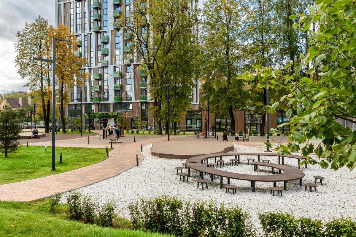 Открытый амфитеатр со сценой