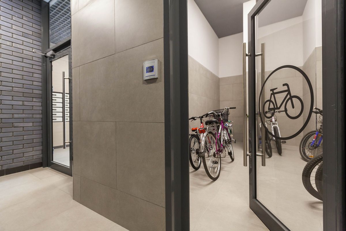 Велосипедные и колясочные