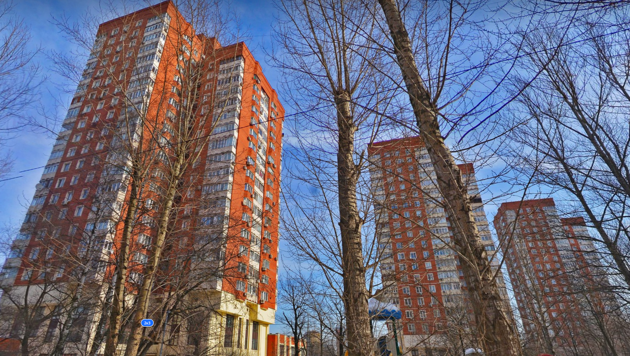 ЖК Три башни
(Москва, ул. Молодогвардейская, дом 2, построен в 1999)