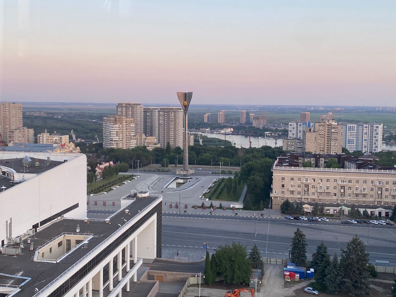 Вид на Театральную площадь и р. Дон