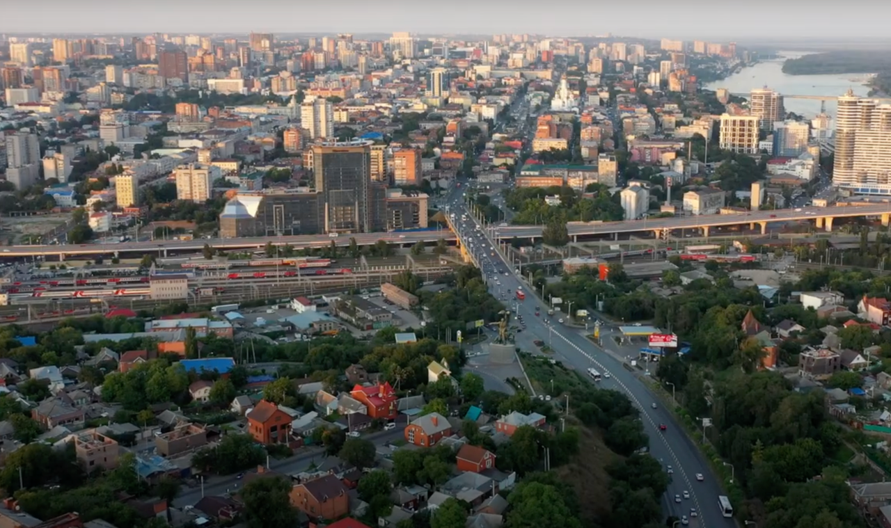 Проспект Стачки, перпендикулярно - проспект Сиверса