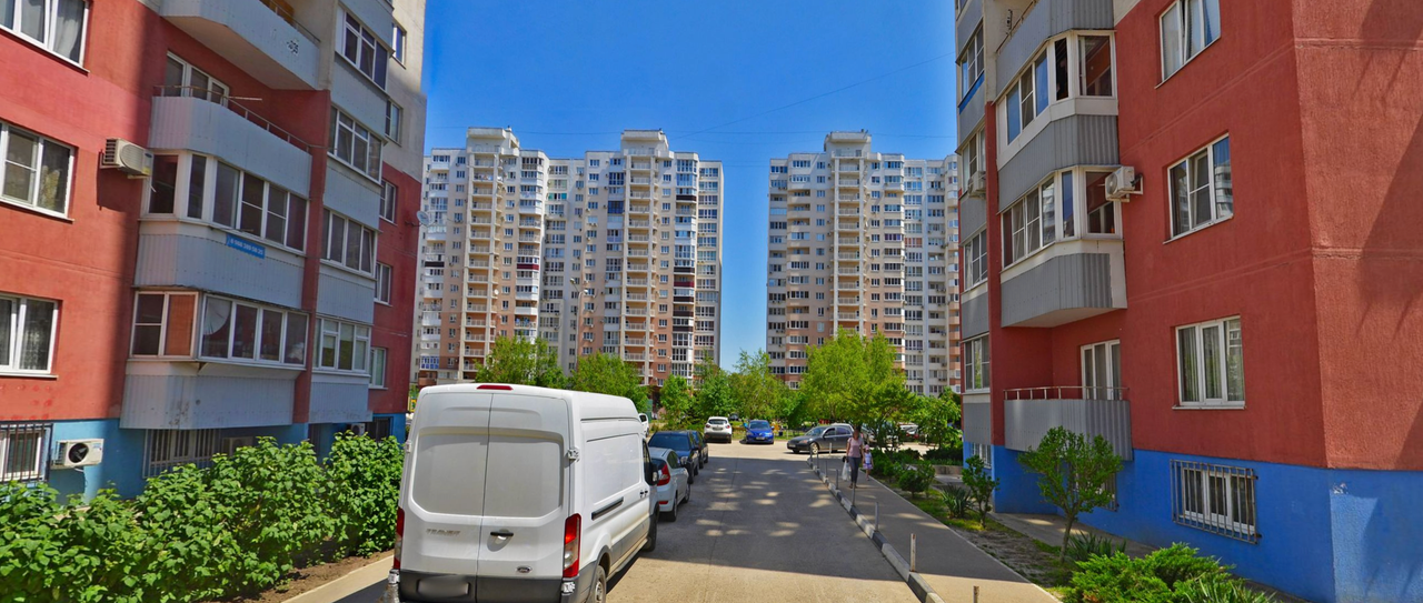 Застройка ЭНКА, двор новостройки, панель