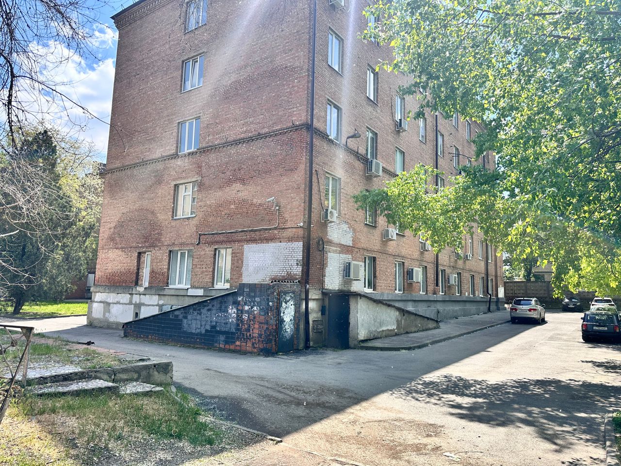 В старых домах нет нормальных детских площадок