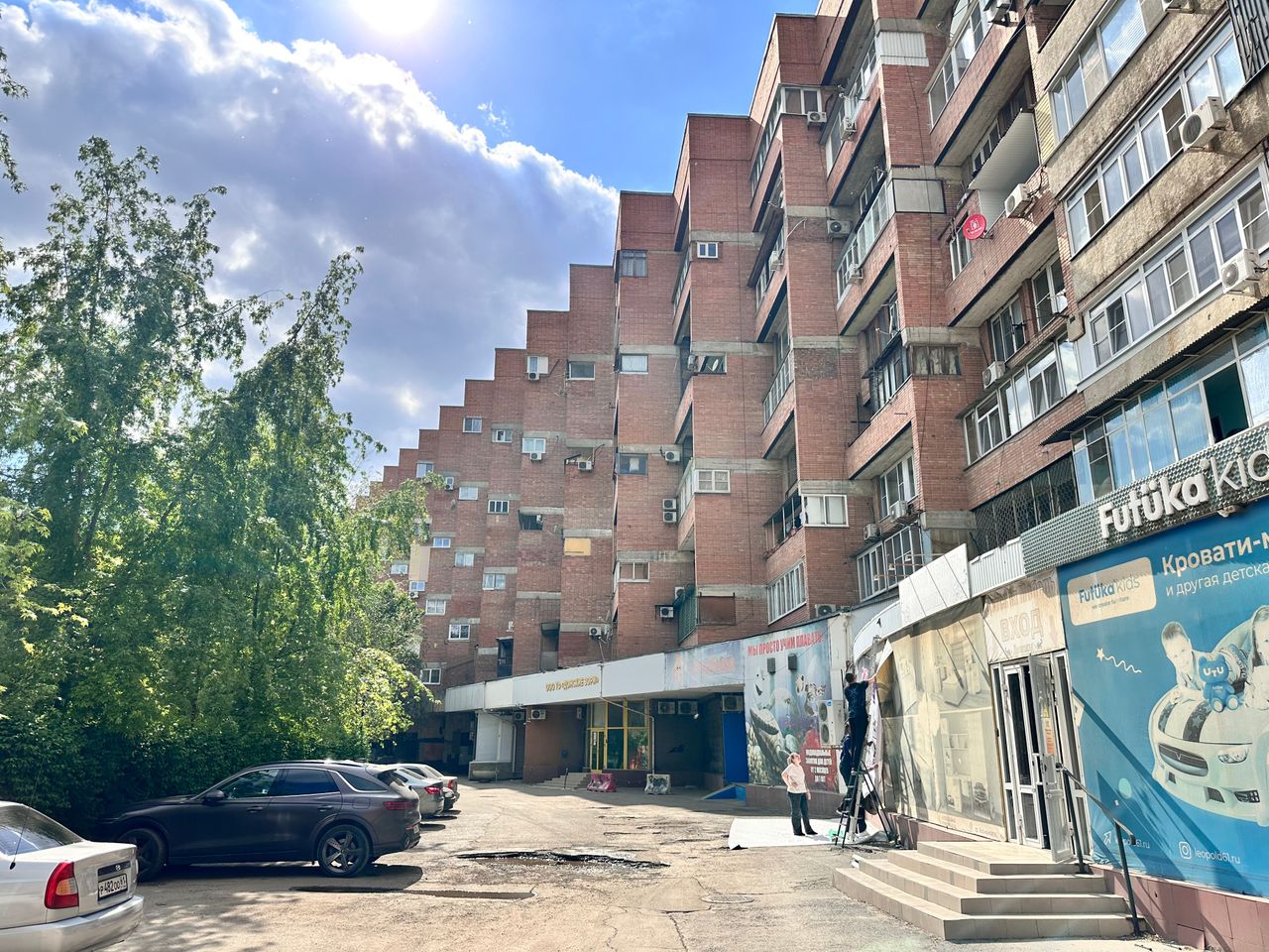 Кирпичный дом с большим количеством проблемных угловых квартир