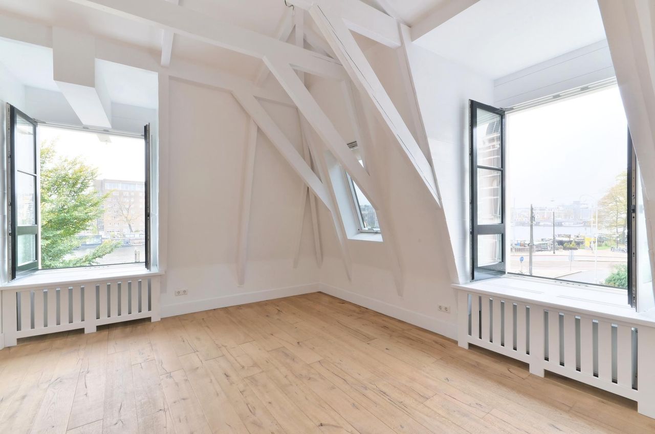 Проветривание комнаты со слуховым окном