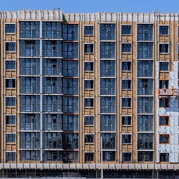 Апрель 2025