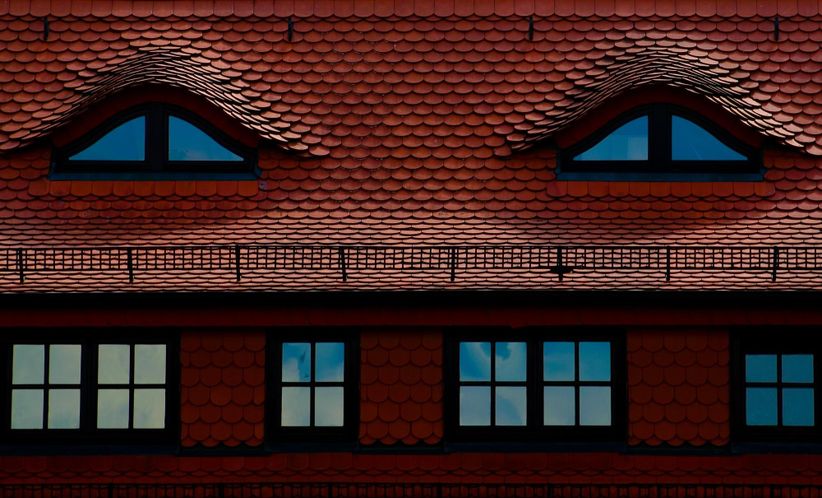 Окна как глаза, дормер, слуховые окна, черепица